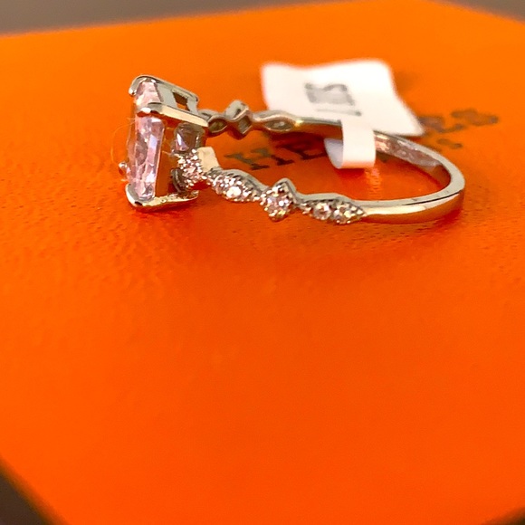 Engagement style ring - Picture 2 of 3